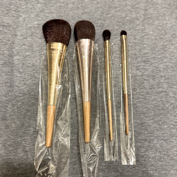 NWOB Set of 4 Tarte Makeup Brushes - Picture 2 of 5